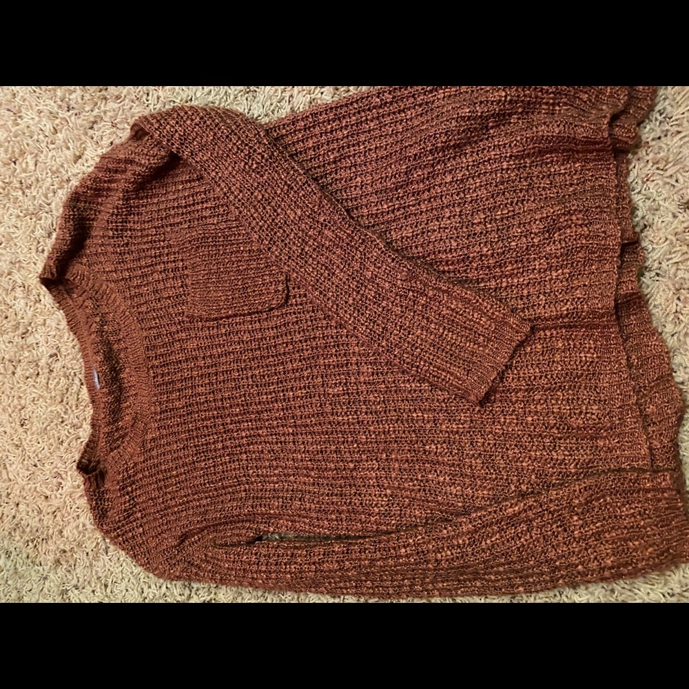 Dark mauve crew sweater with pocket